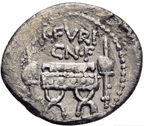 GENS FURIA: L. FURIUS CN.F. BROCCHUS. Denario (63 a.C.). Roma.