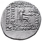 MITRÍDATES III (87-80 a.C.). Dracma. MBC.