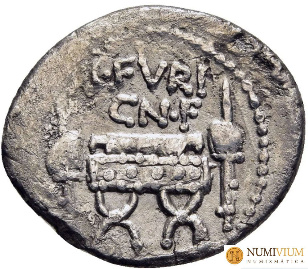 GENS FURIA: L. FURIUS CN.F. BROCCHUS. Denario (63 a.C.). Roma. Denario república