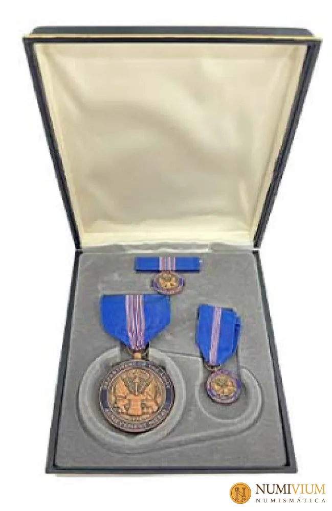 Medalla al Mérito del Ejército por Servicio Civil (Army Achievement Medal for Civilian Service) sin circular (UNC).